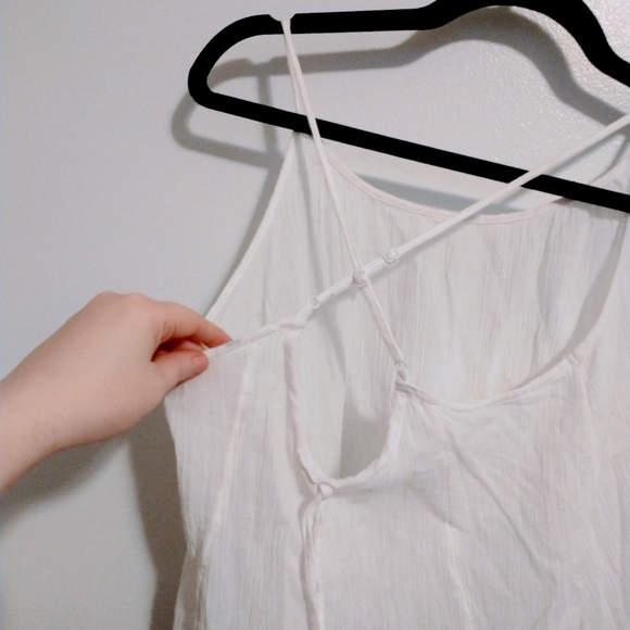 Old Navy white tank top with crossed straps in the back, size small - Picture 5 of 5